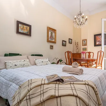 Balcon Y Parking Carreteria 77 * Malaga