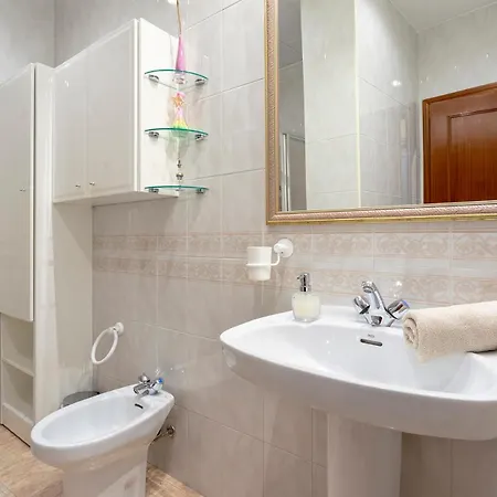 Balcon Y Parking Carreteria 77 * Malaga